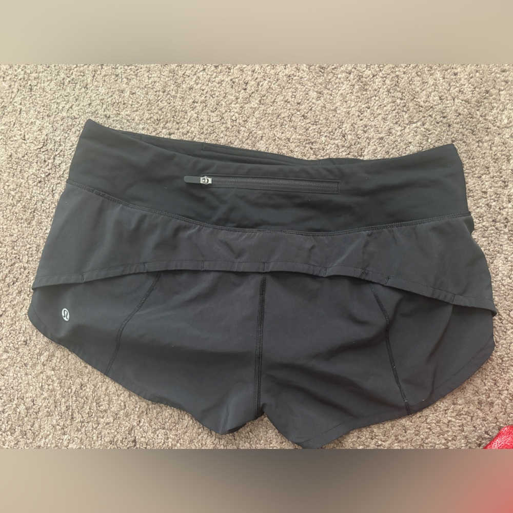 Black lululemon speed up shorts 2.5in